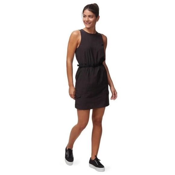 NWT Patagonia Fleetwith Belted Dress Basalt Black Sleeveless Lightweight Small - Picture 1 of 10